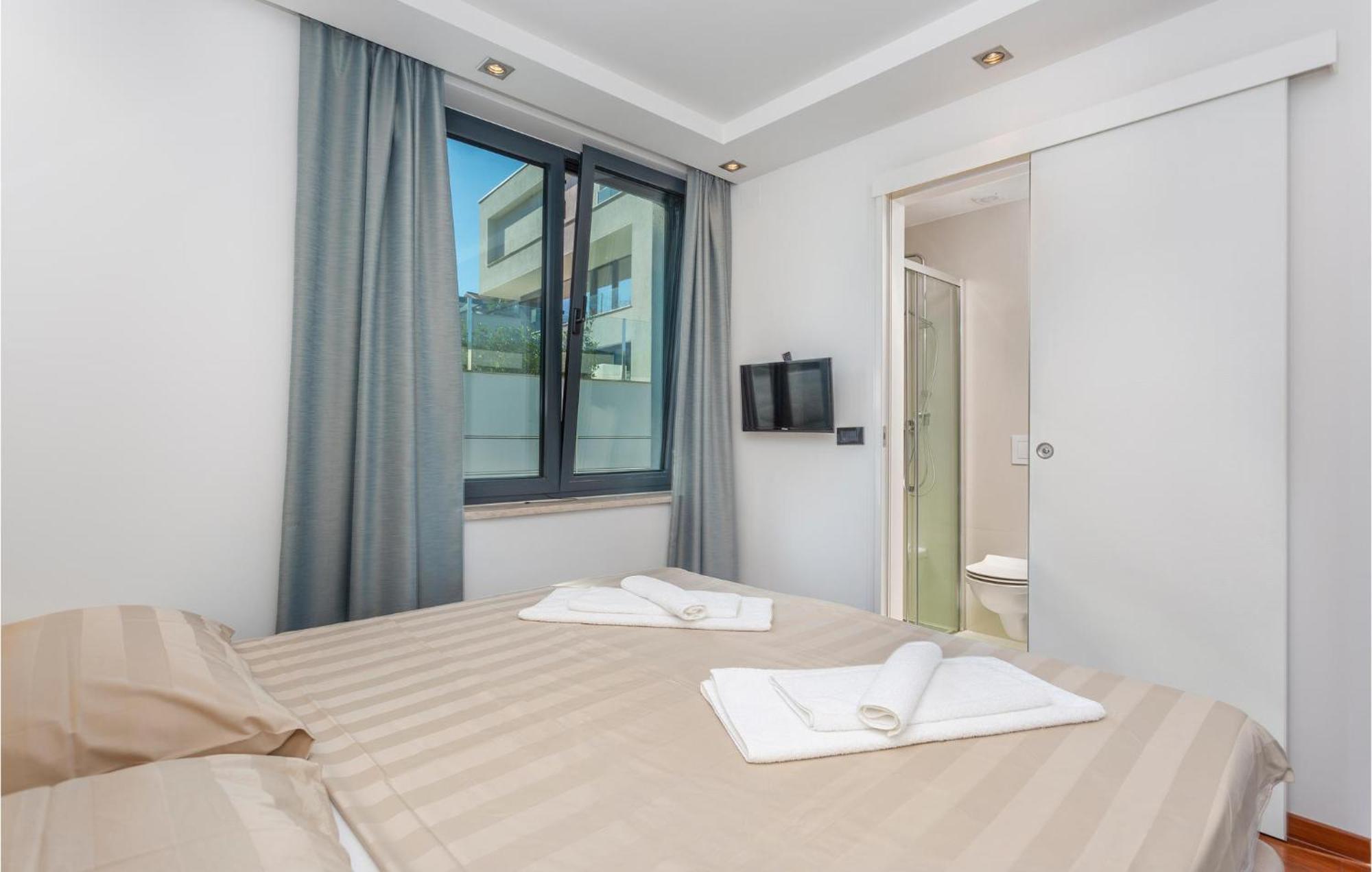 Stunning Apartment In Malinska With Kitchen Dış mekan fotoğraf