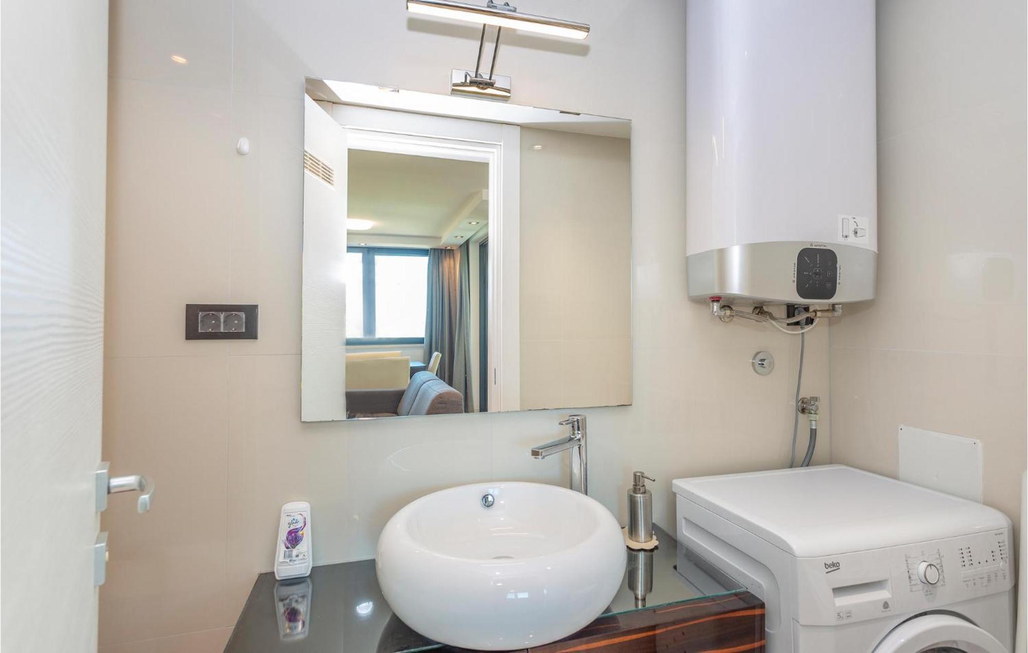 Stunning Apartment In Malinska With Kitchen Dış mekan fotoğraf