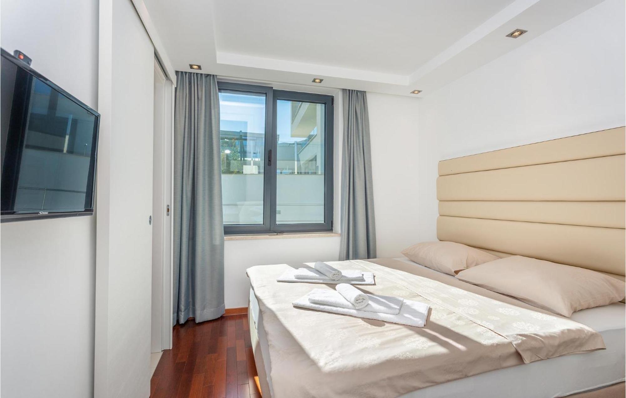 Stunning Apartment In Malinska With Kitchen Dış mekan fotoğraf