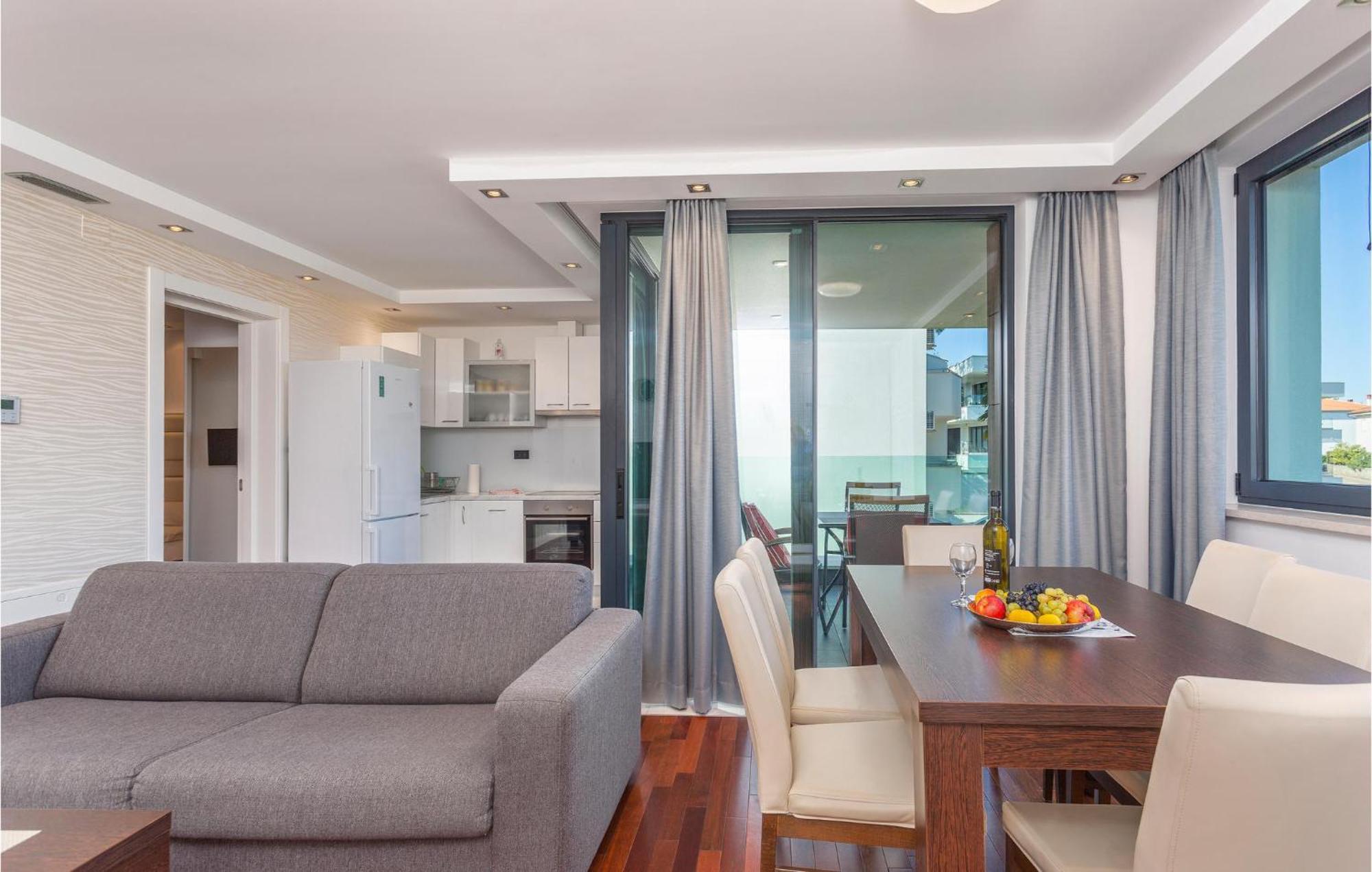 Stunning Apartment In Malinska With Kitchen Dış mekan fotoğraf