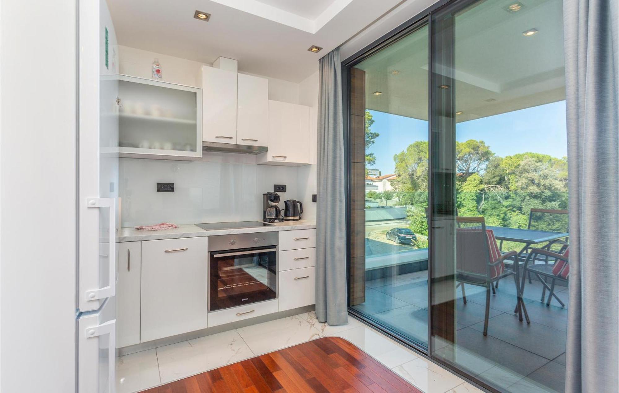 Stunning Apartment In Malinska With Kitchen Dış mekan fotoğraf