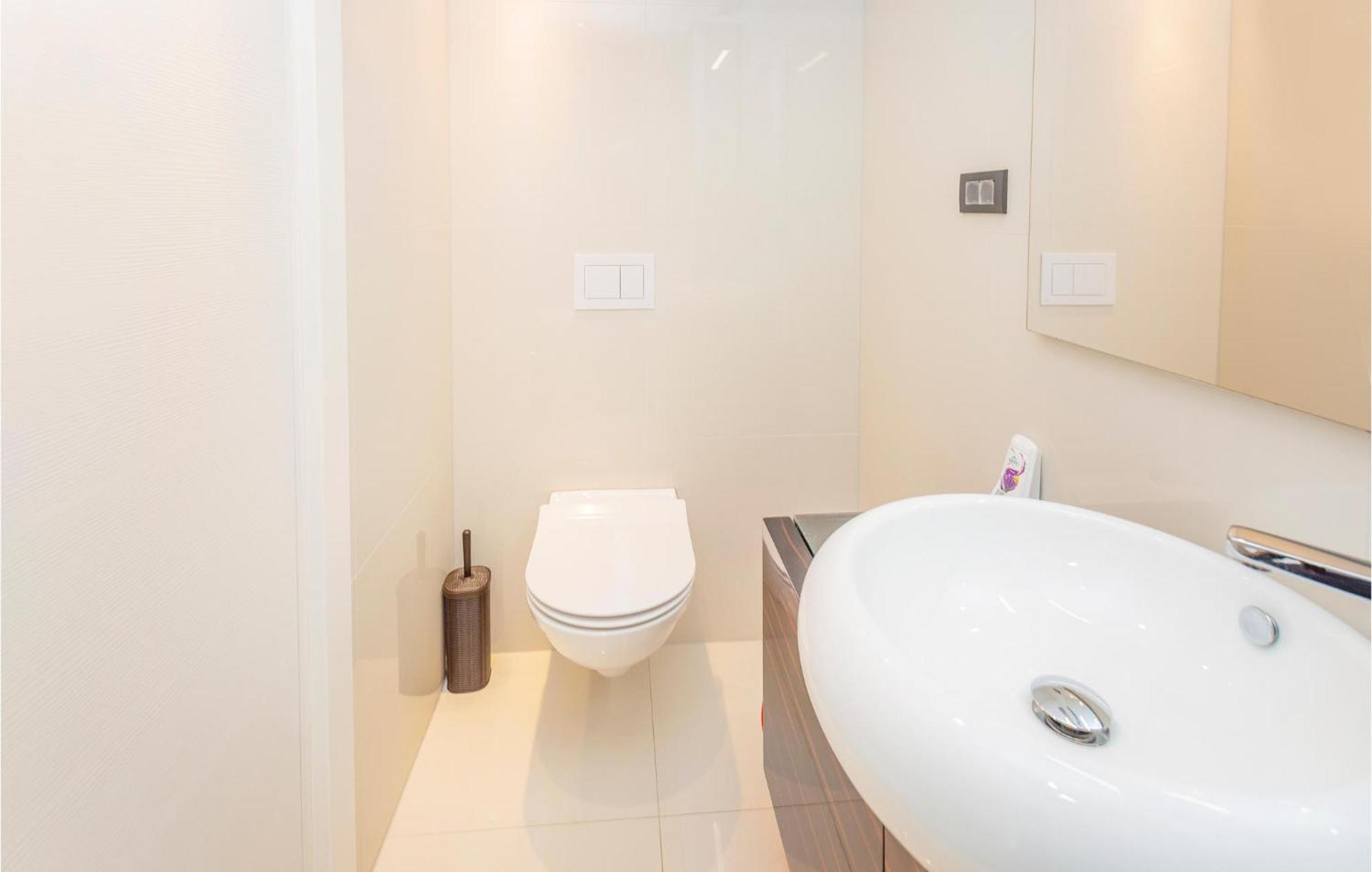 Stunning Apartment In Malinska With Kitchen Dış mekan fotoğraf
